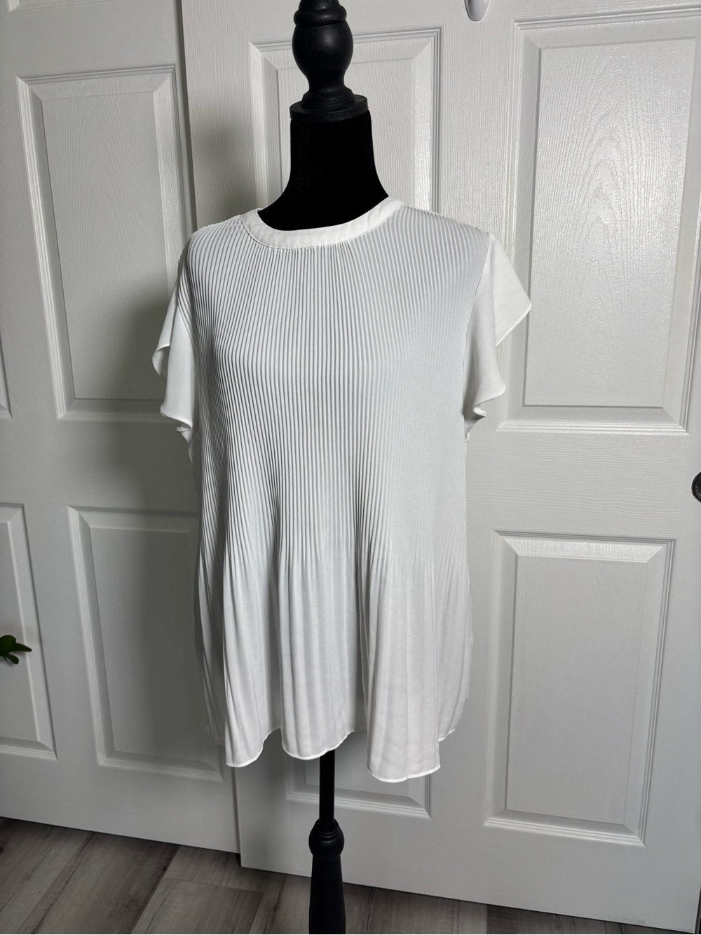 Adrianna Papell White Pleated Flutter Sleeve Blouse Top Large